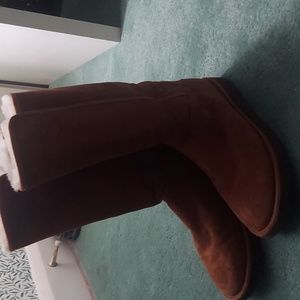 Mid-calf rust brown Uggs